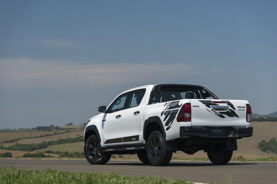  Toyota Hilux SR Challenge Double Cab 2017 года  (LA) (фото 16 из 31)